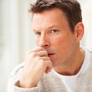 Décharge chez les hommes quand il est enthousiasmé par ce que c'est